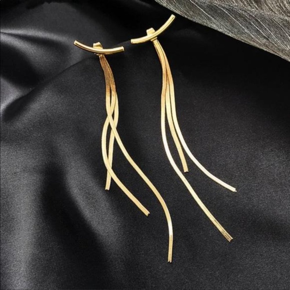 NEW 18K GOLD LONG TASSEL ARC EARRINGS, NICE EARRINGS, CUTE EARRINGS. - Picture 2 of 7